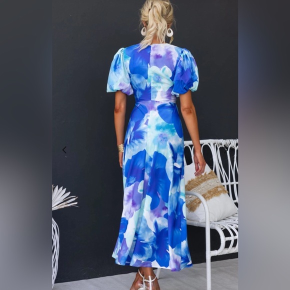 NEW! TOPERTH BLUE FLORAL V-NECK TWIST ACCENT MIDI DRESS - Picture 3 of 6